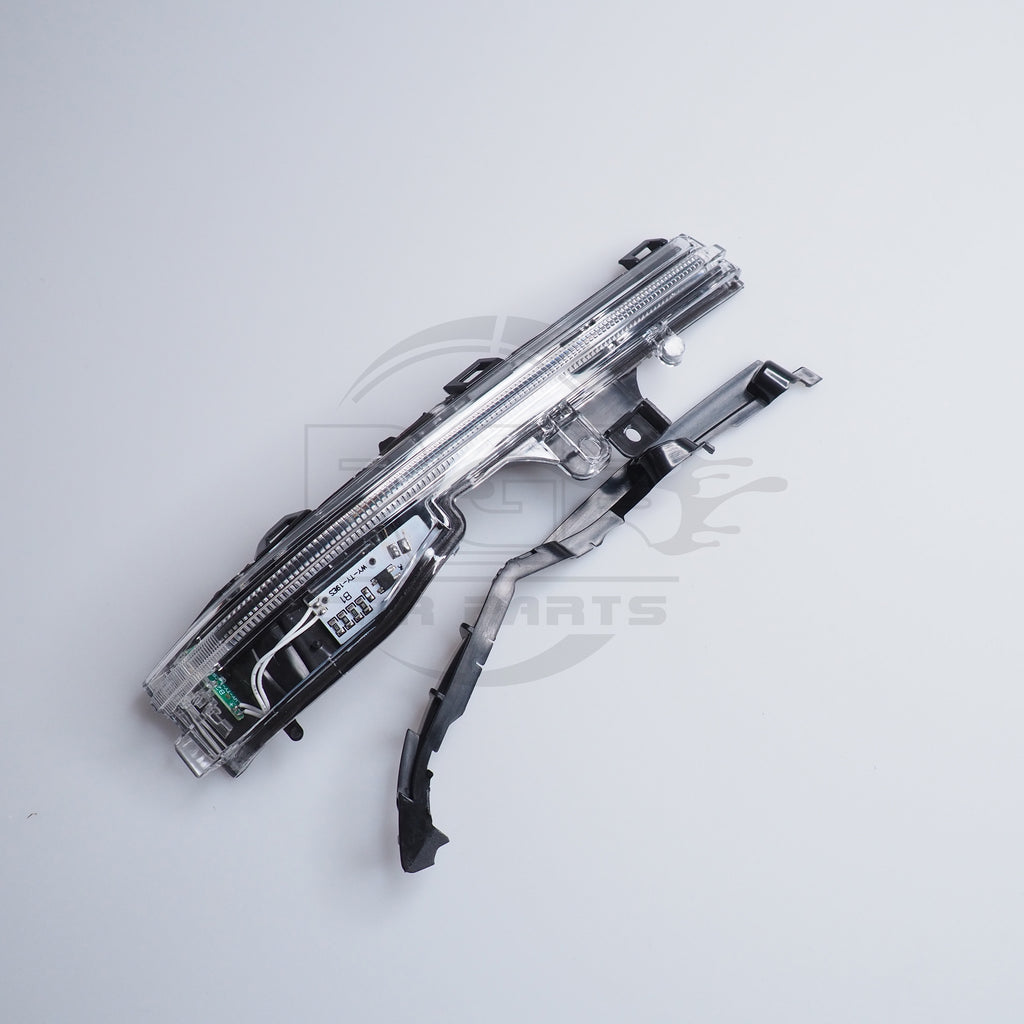 Right Turn Signal Indicator Light Mirror Lamp For Lexus ES XZ10 MK7 2018-2024 81730